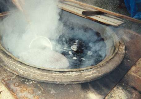 Berries in a cloth sack boiled with the kozo